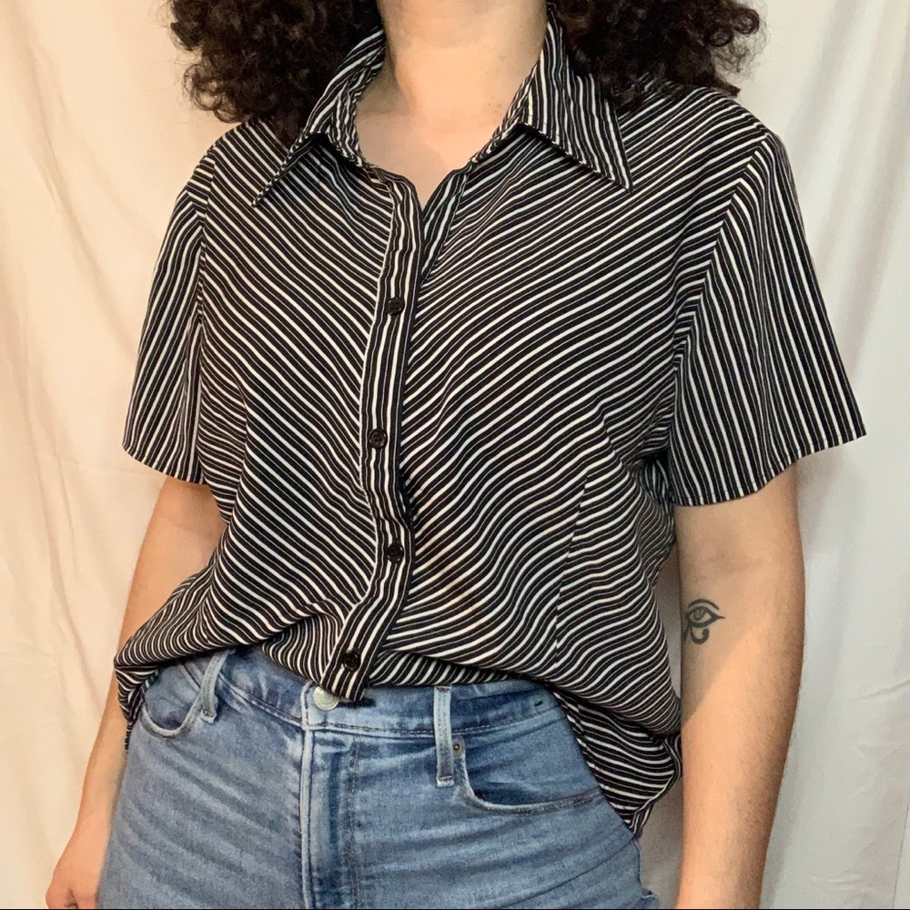 ❌SOLD❌Black and White Striped Short Sleeve Button